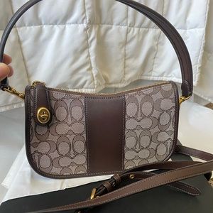 Coach Swinger in Original Signature Jacquard.